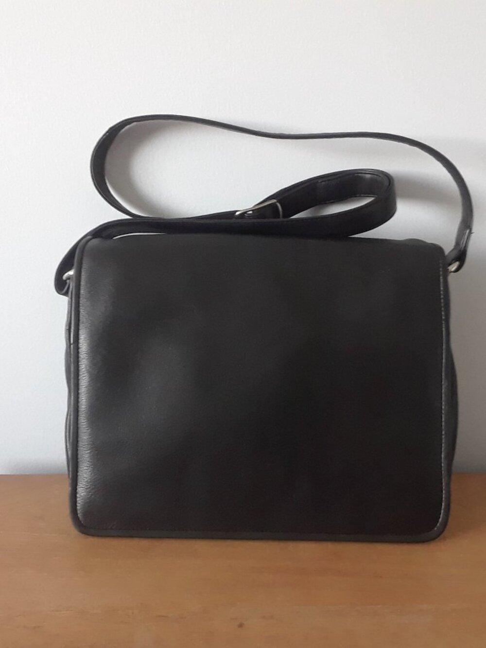Vintage ili New York Leather Messenger Bag